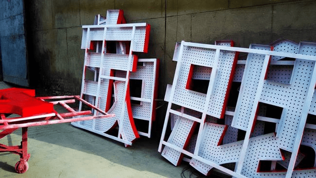 华蔓广告公司南充楼顶大字制作安装专业报价与服务解析